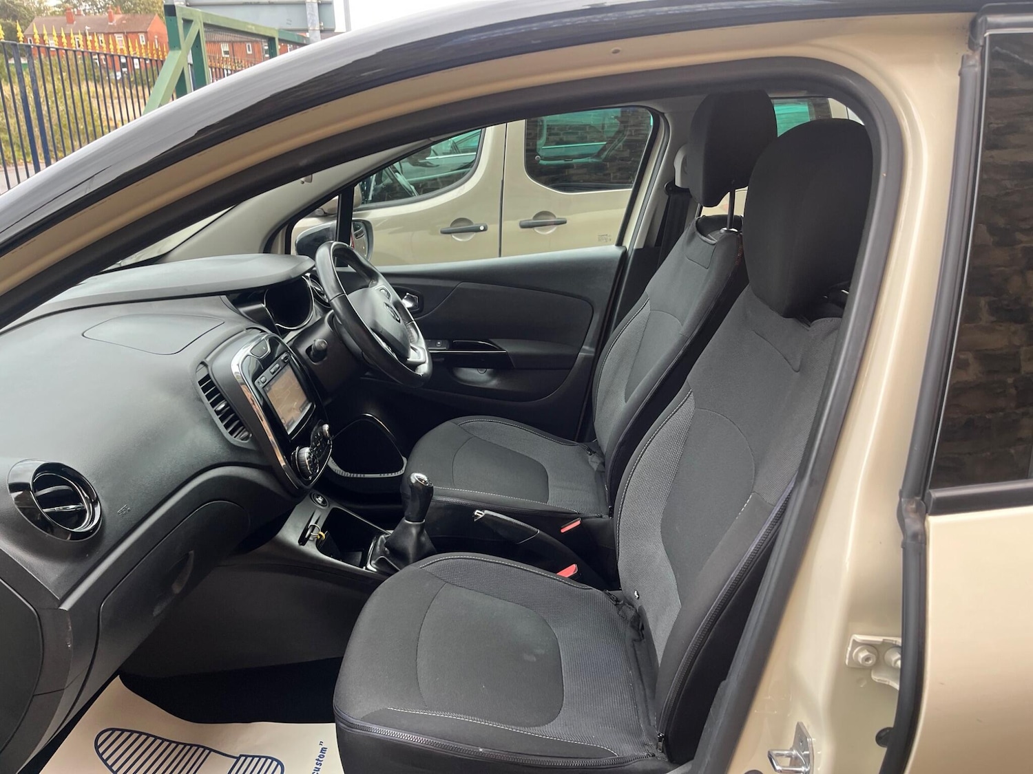 Used Renault Captur 2016 for sale - 76360149: Photo 8