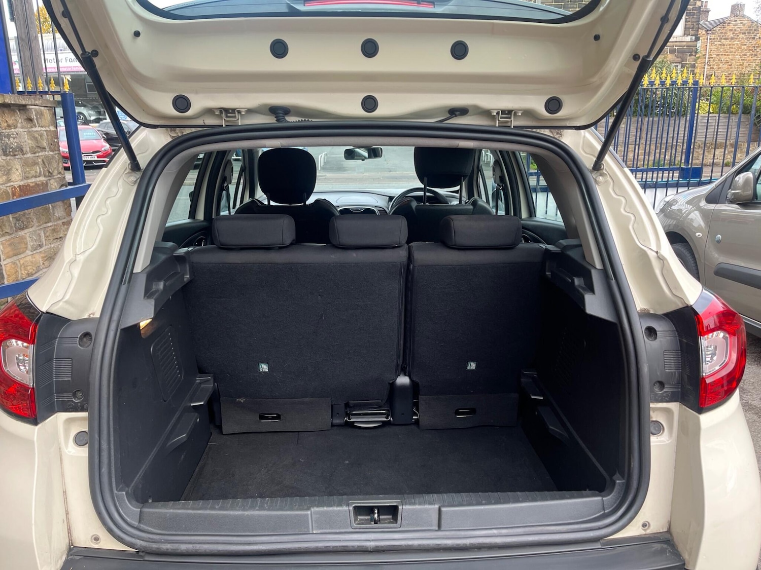 Used Renault Captur 2016 for sale - 76360149: Photo 9