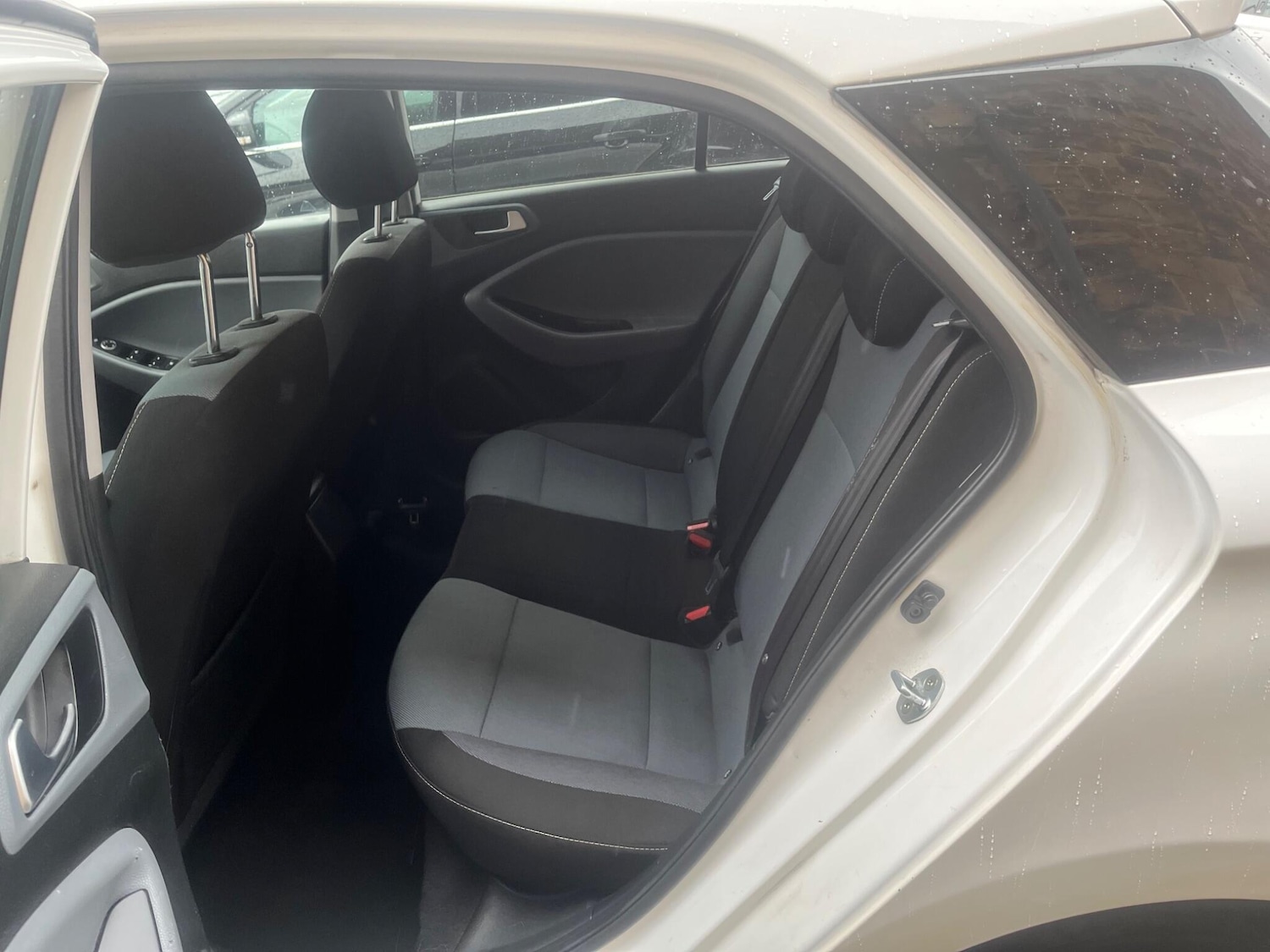 Used Hyundai i20 2015 for sale - 76620102: Photo 8