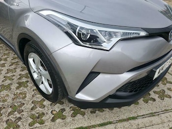 Used Toyota C-HR 2017 for sale - 75614342: Photo