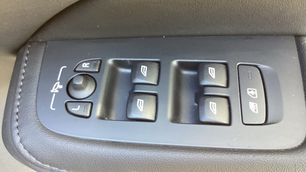 Used Volvo V60 2025 for sale - 78049010: Photo 17