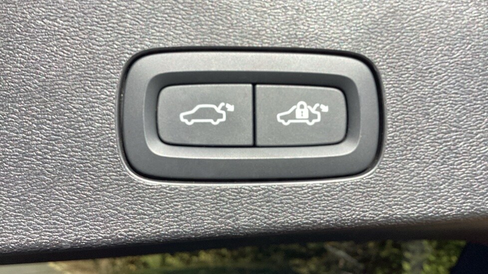 Used Volvo V60 2025 for sale - 78049010: Photo 31