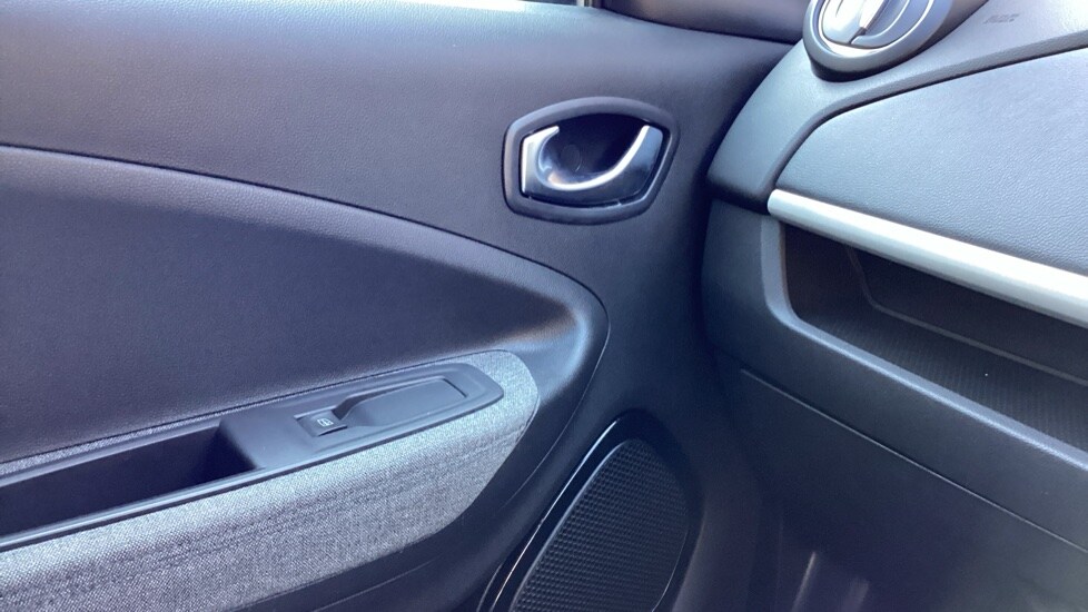Used Renault Zoe 2020 for sale - 78049007: Photo 32