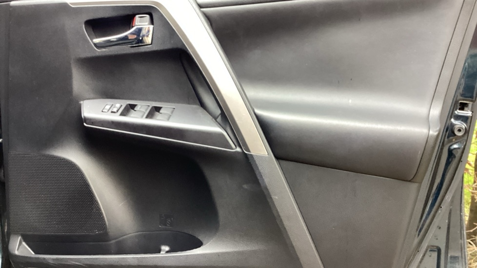 Used Toyota RAV4 2016 for sale - 78049006: Photo 15