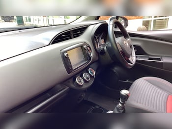 Used Toyota Yaris 2015 for sale - 78165819: Photo