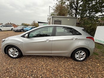 Used Hyundai i30 2014 for sale - 76302144: Photo 4