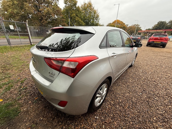 Used Hyundai i30 2014 for sale - 76302144: Photo 7
