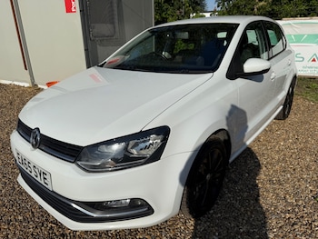 Used Volkswagen Polo 2015 for sale - 75511888: Photo
