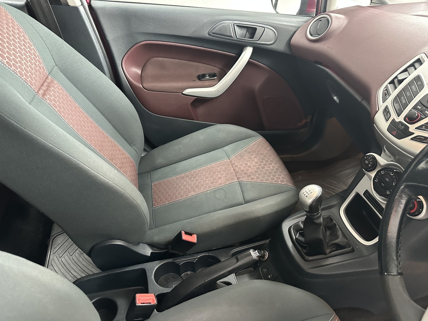 Used Ford Fiesta 2010 for sale - 78004365: Photo 6