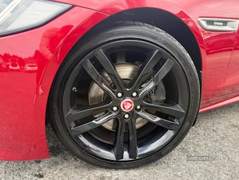 Used Jaguar XE 2017 for sale - 79821920: Photo