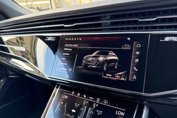 Used Audi SQ8 2025 for sale - 75819852: Photo 46