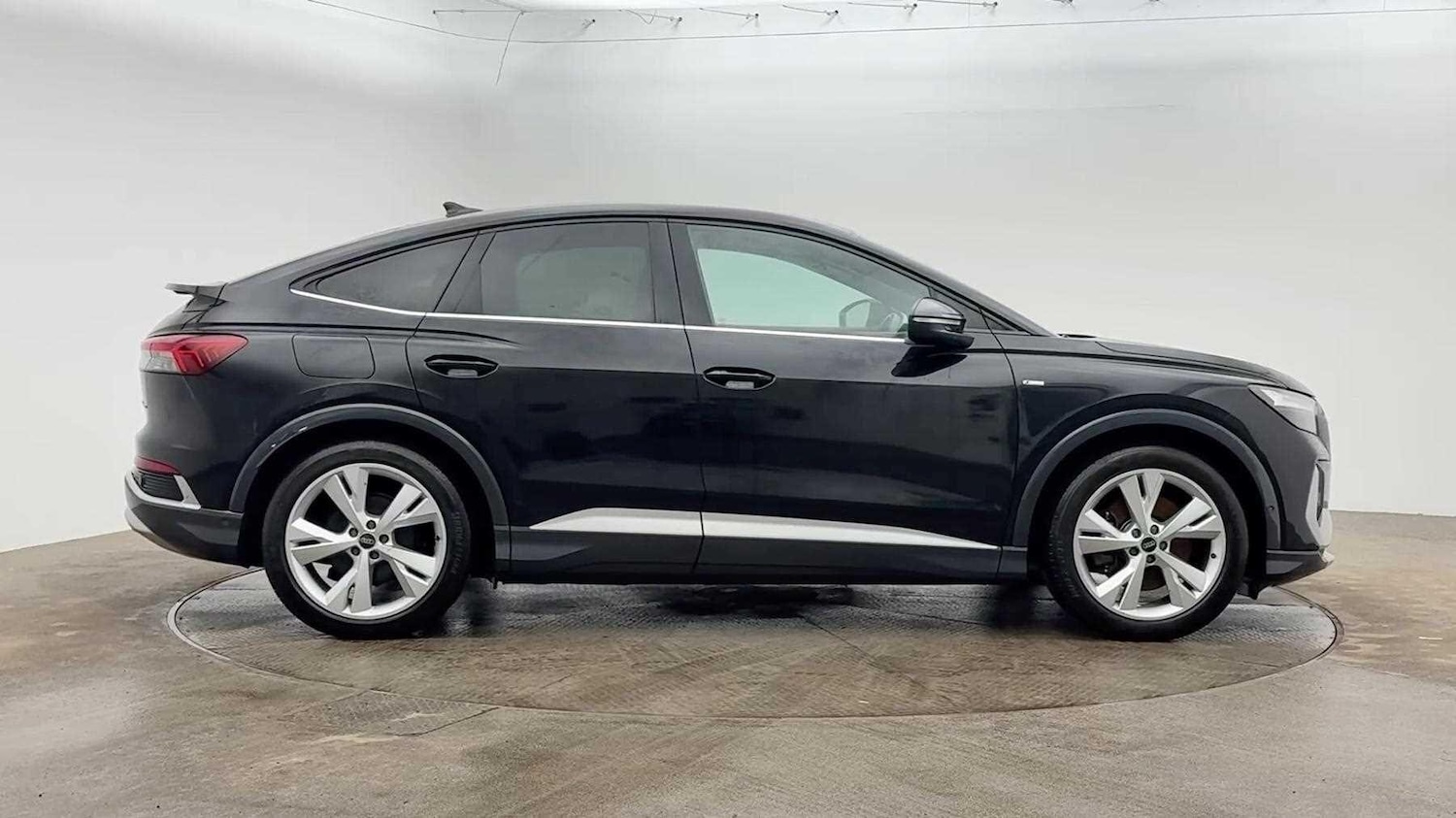 Used Audi Q4 e-tron 2023 for sale - 77733696: Photo 4