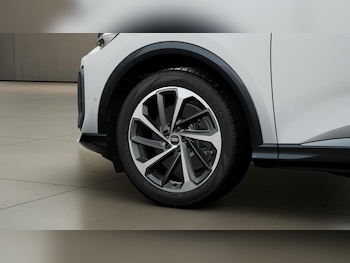 Used Audi Q5 2025 for sale - 76836301: Photo