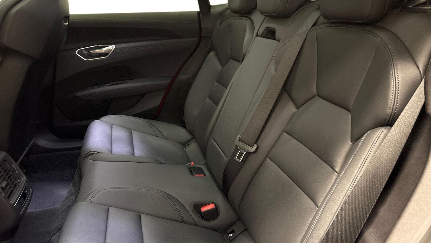 Used Audi e-tron GT 2023 for sale - 77382856: Photo 8