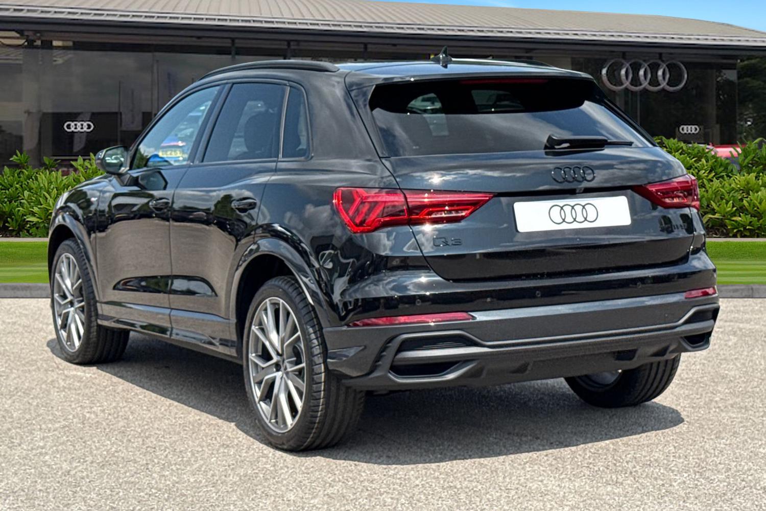 Used Audi Q3 2025 for sale - 76017582: Photo 2