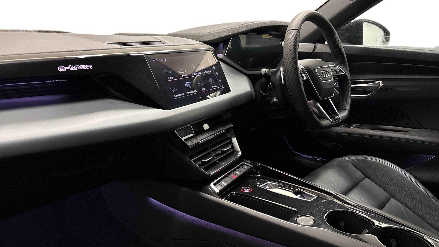 Used Audi e-tron GT 2024 for sale - 77733644: Photo 2