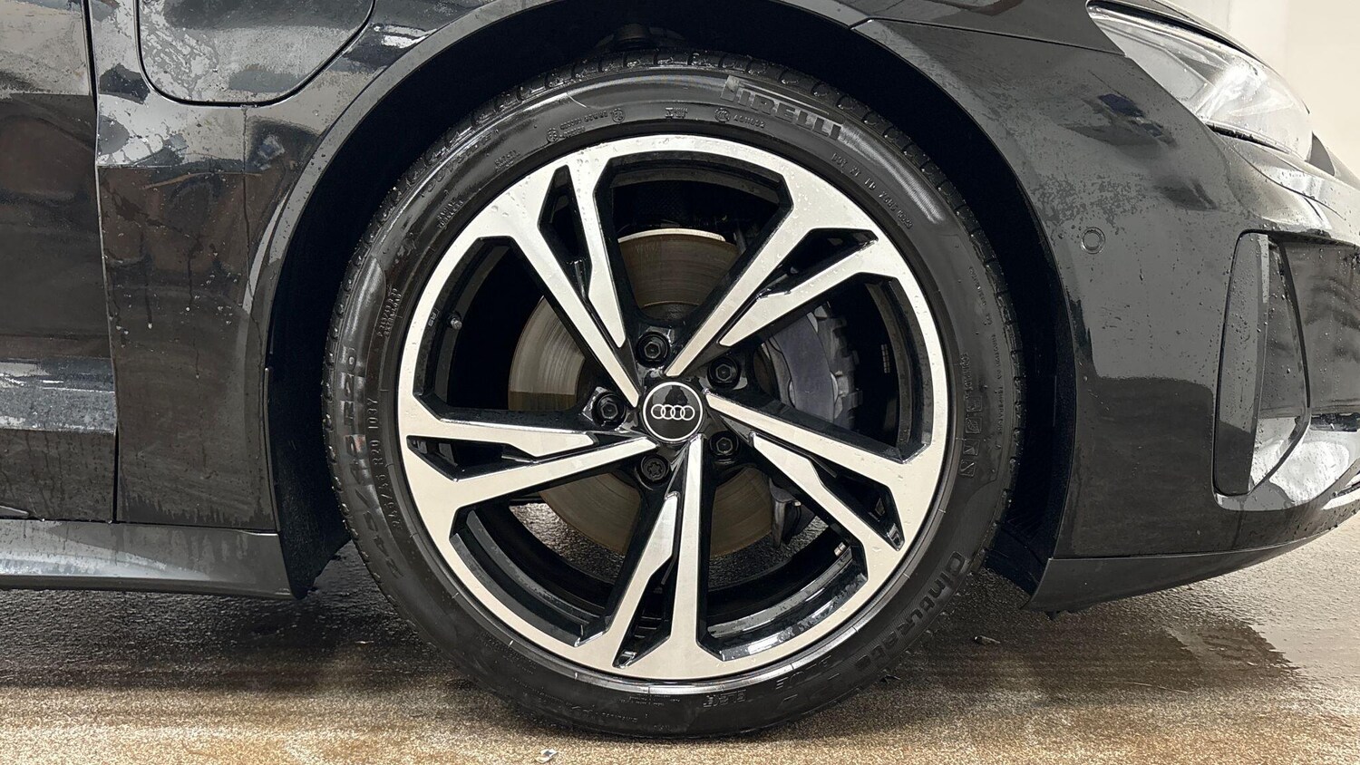 Used Audi e-tron GT 2024 for sale - 77733644: Photo 6