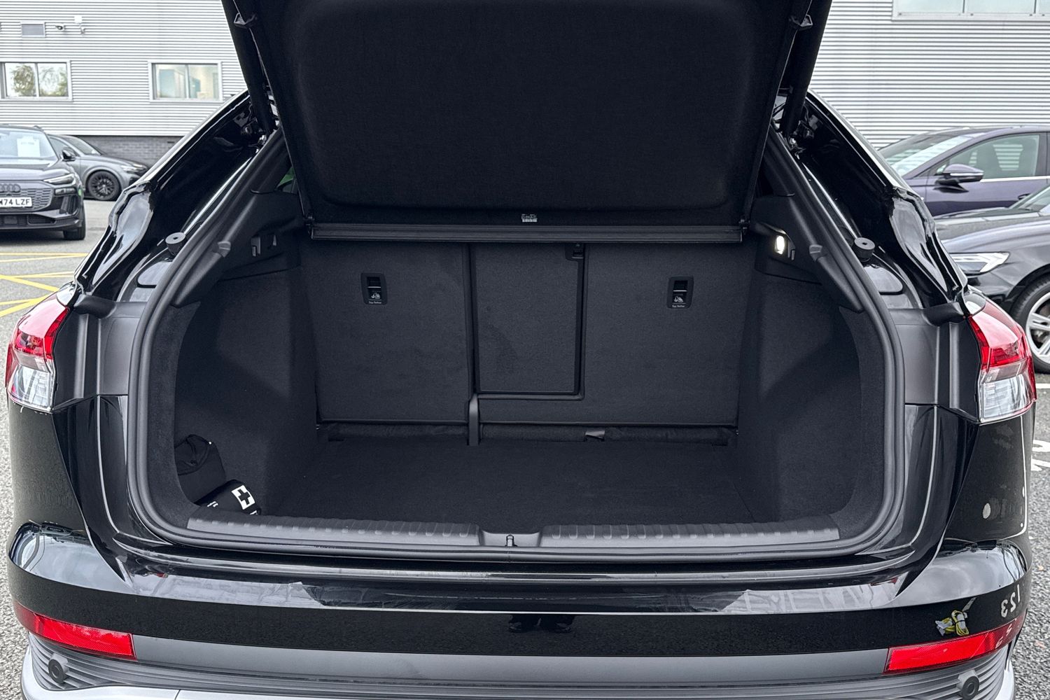 Used Audi Q4 e-tron 2025 for sale - 76453503: Photo 6