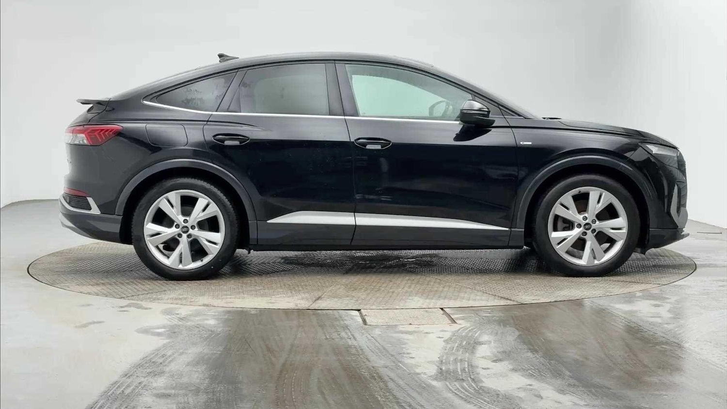 Used Audi Q4 e-tron 2023 for sale - 78091961: Photo 4