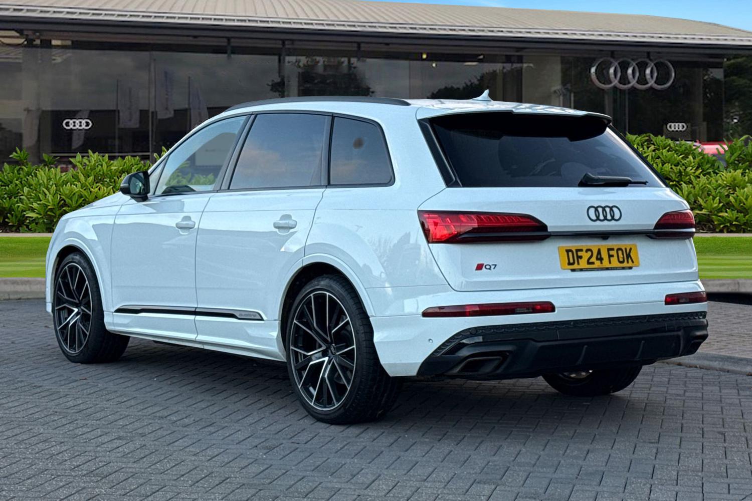 Used Audi Q7 2024 for sale - 76896205: Photo 2