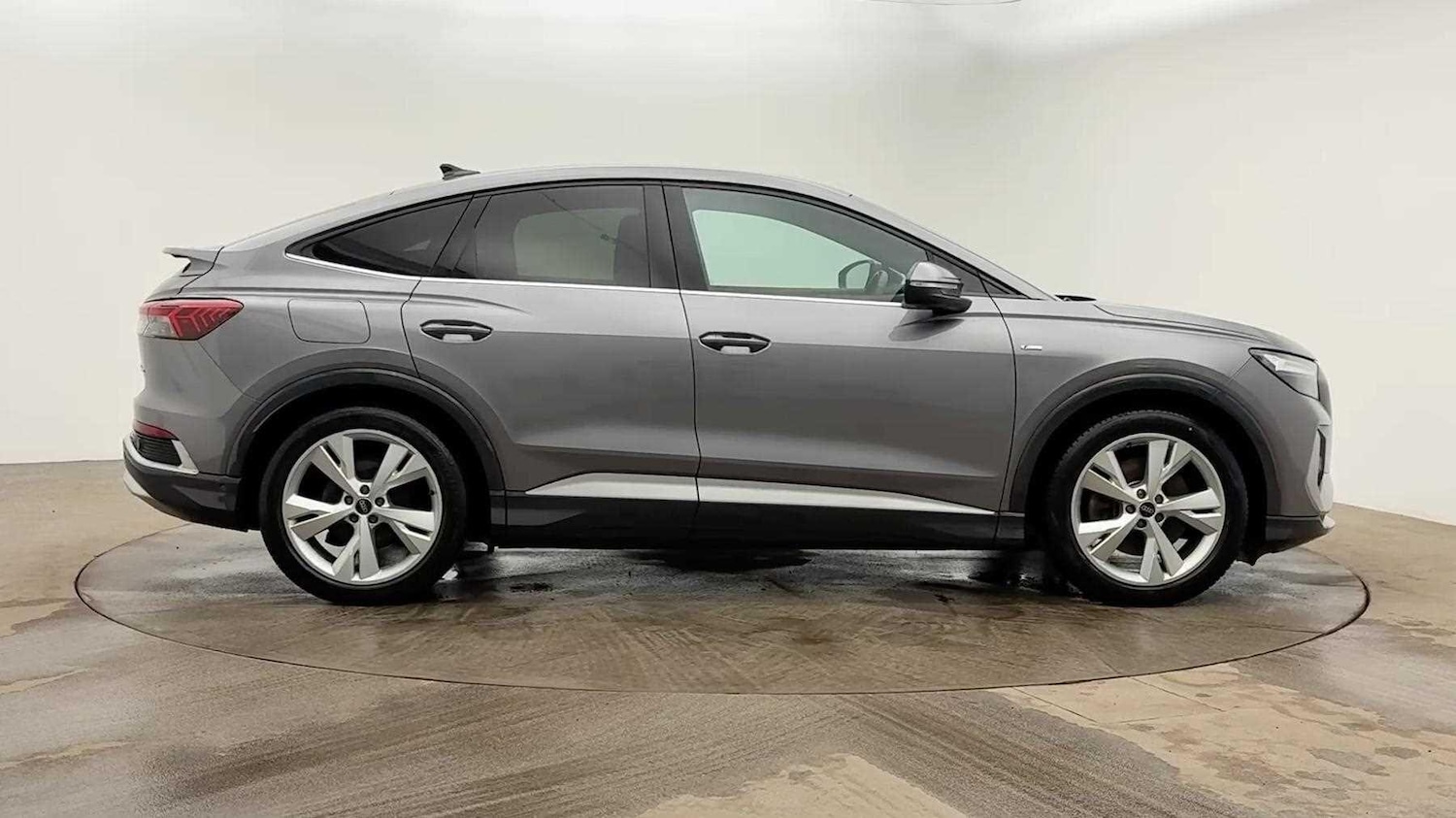 Used Audi Q4 e-tron 2022 for sale - 77520337: Photo 4