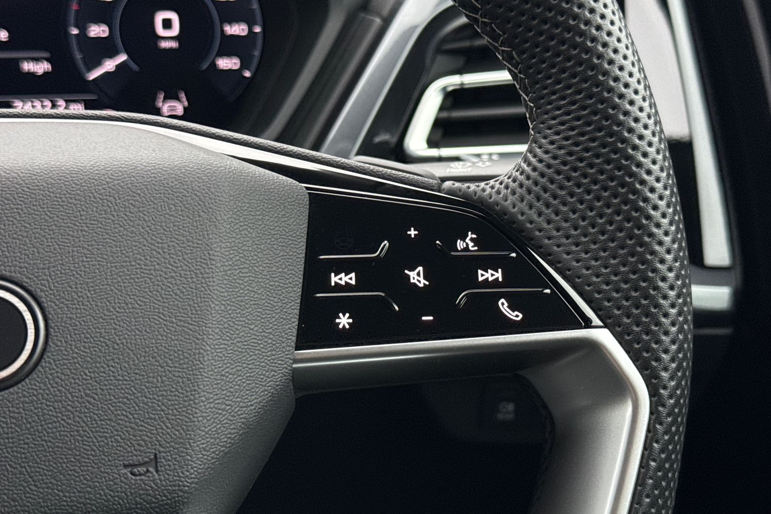 Used Audi Q4 e-tron 2025 for sale - 76435921: Photo 36