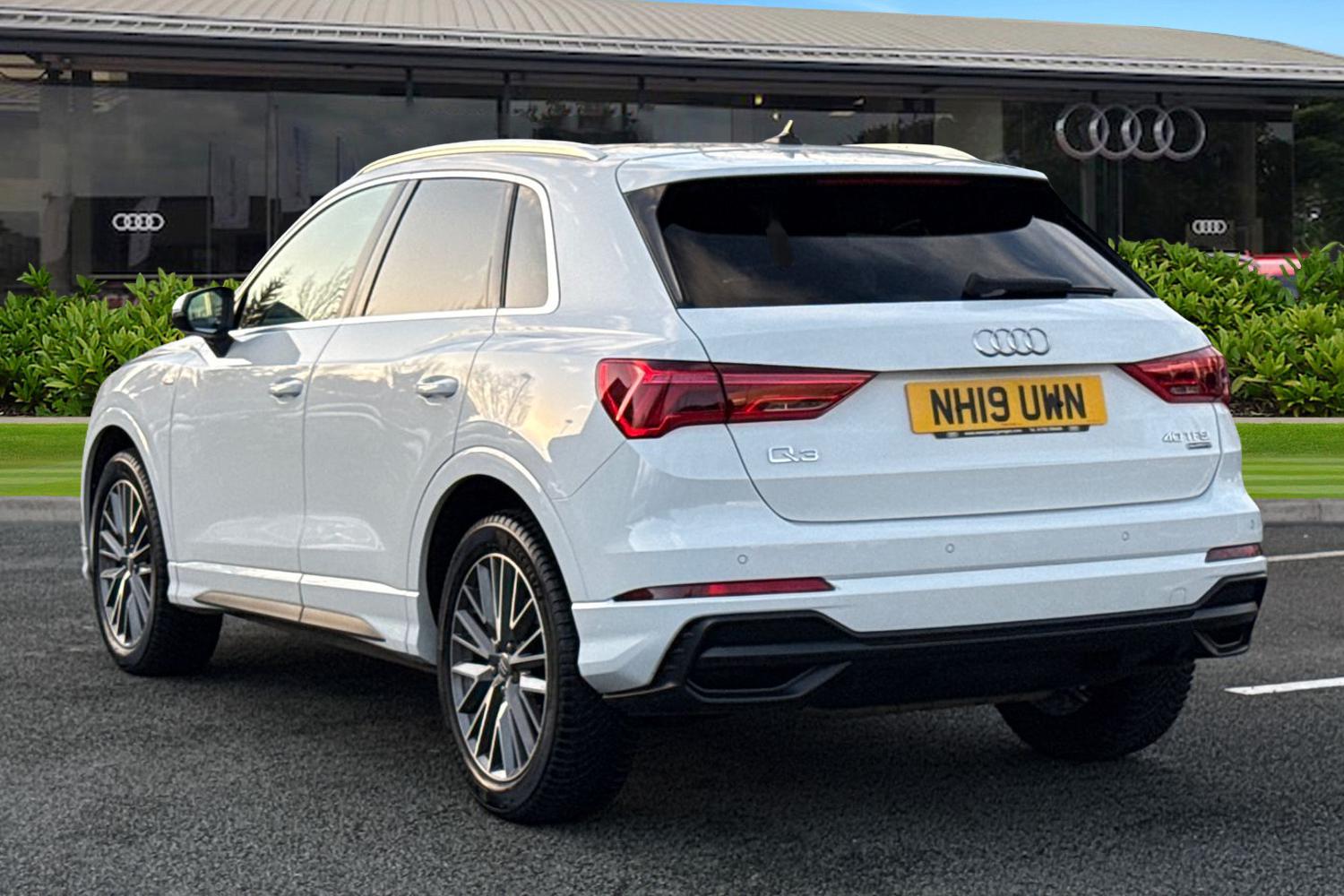 Used Audi Q3 2019 for sale - 77361742: Photo 2