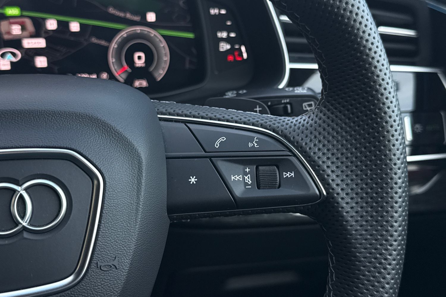 Used Audi Q8 2023 for sale - 76789542: Photo 39