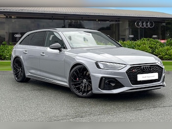 2022 - RS 4 TFSI Quattro Carbon Black 5dr Tiptronic