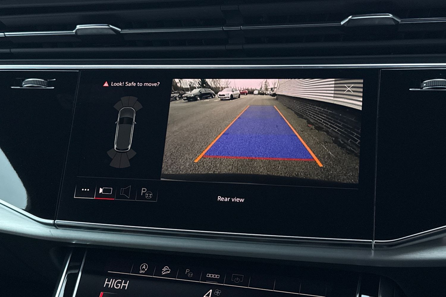 Used Audi Q7 2022 for sale - 77383203: Photo 35