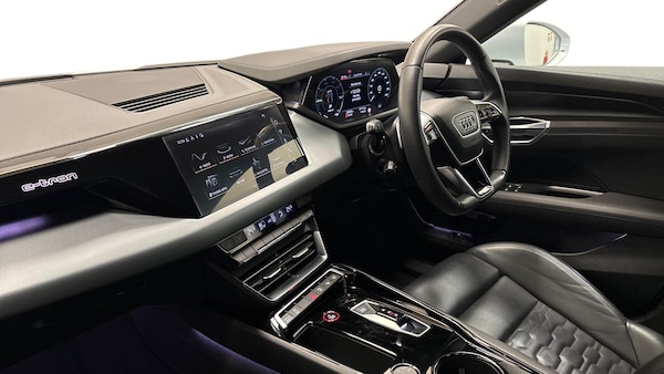 Used Audi e-tron GT 2023 for sale - 76274723: Photo 2
