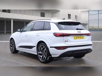 Used Audi Q6 e-tron 2024 for sale - 77117778: Photo