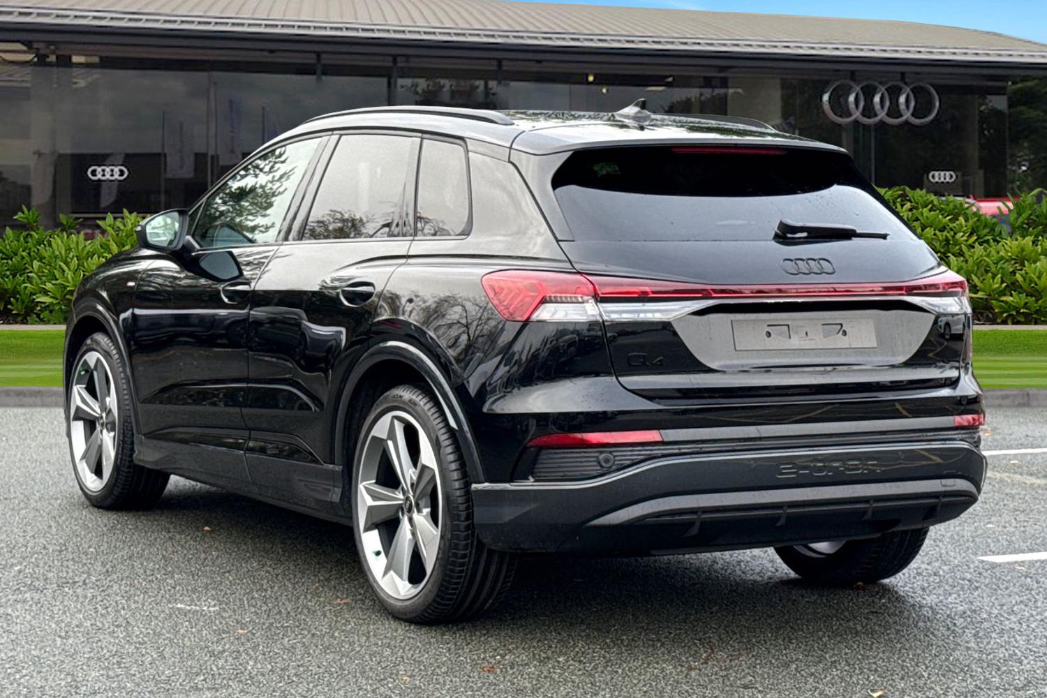 Used Audi Q4 e-tron 2025 for sale - 76890111: Photo 2