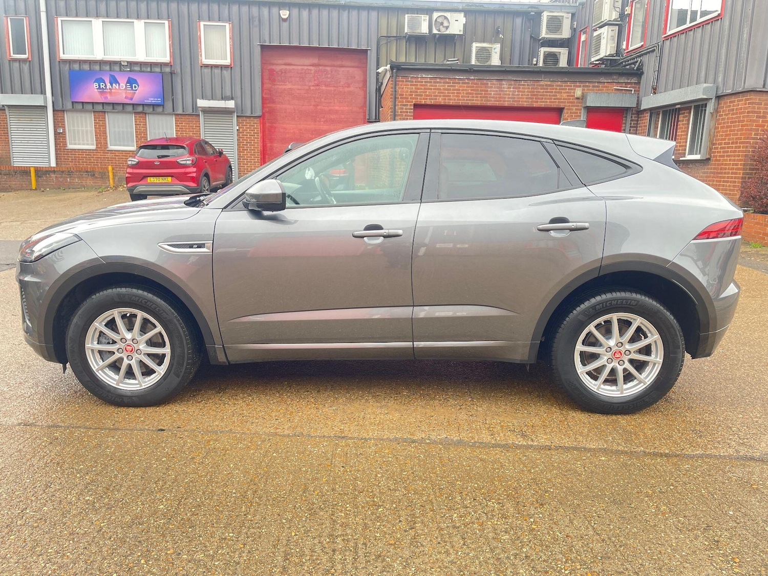 Used Jaguar E-Pace 2019 for sale - 76996335: Photo 4