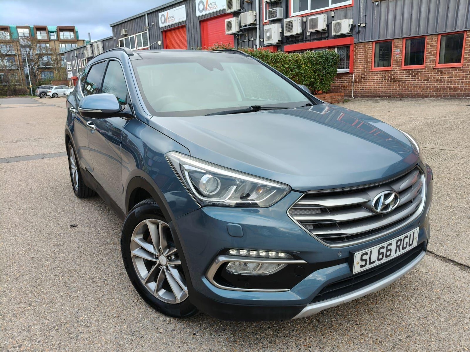 Used Hyundai Santa Fe 2016 for sale - 76701935: Photo 1