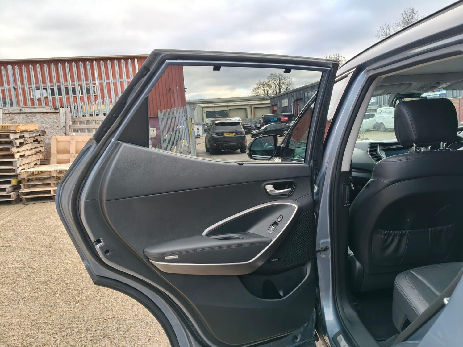 Used Hyundai Santa Fe 2016 for sale - 76701935: Photo 25