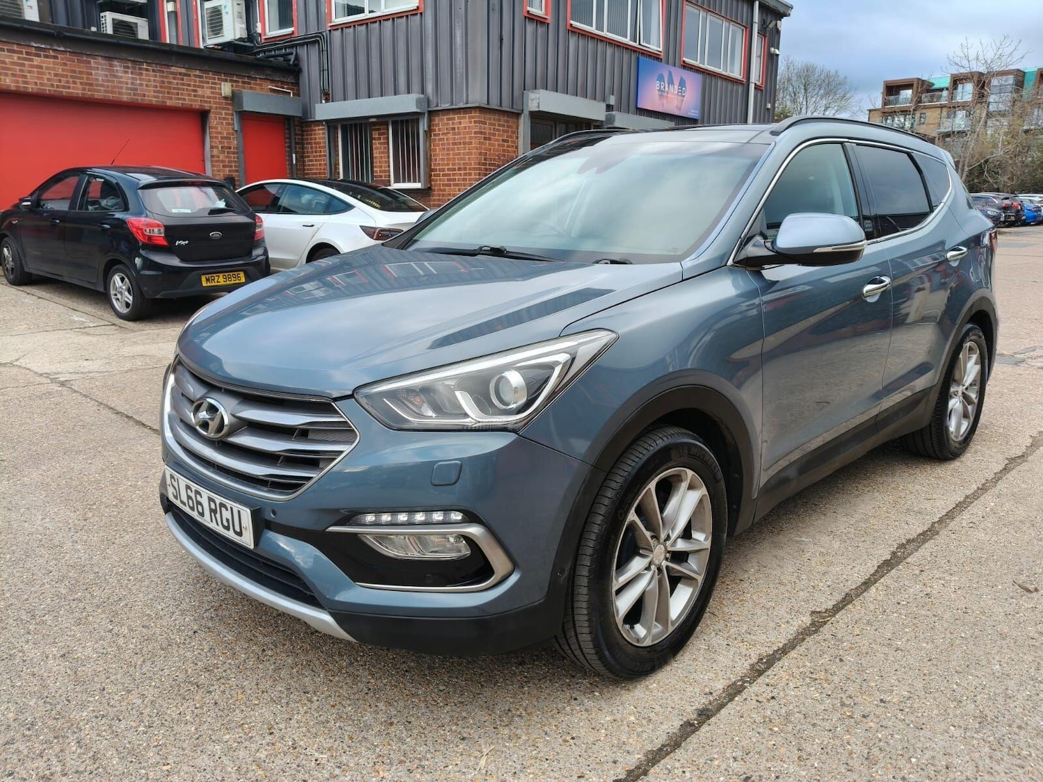 Used Hyundai Santa Fe 2016 for sale - 76701935: Photo 3