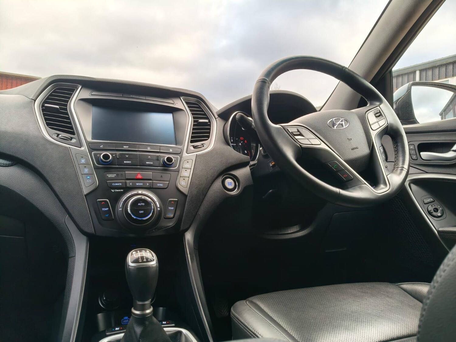 Used Hyundai Santa Fe 2016 for sale - 76701935: Photo 30