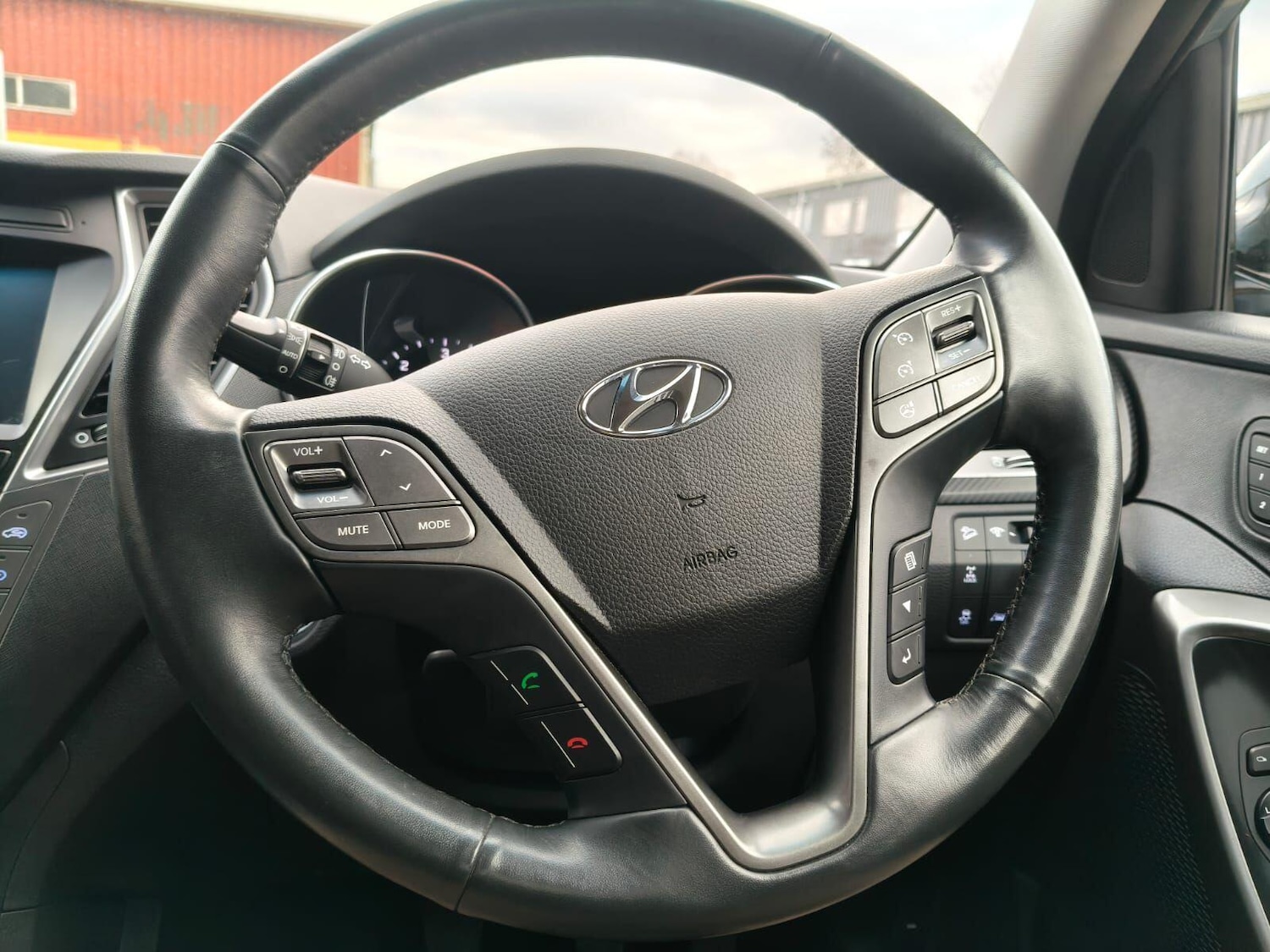 Used Hyundai Santa Fe 2016 for sale - 76701935: Photo 33