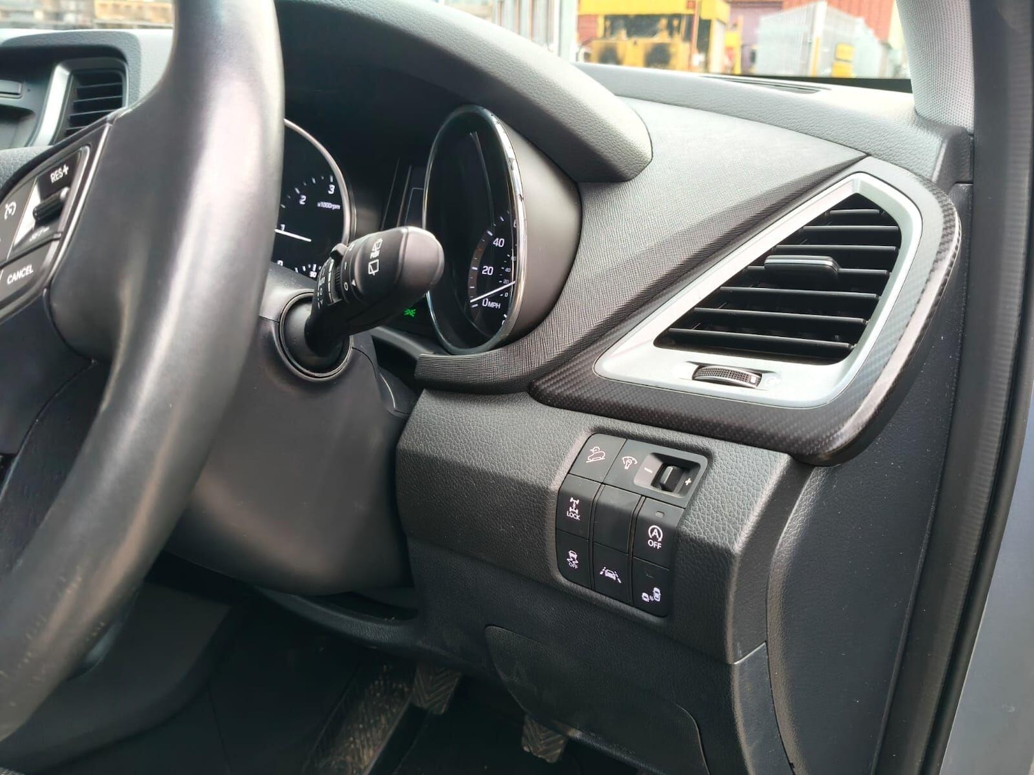 Used Hyundai Santa Fe 2016 for sale - 76701935: Photo 34