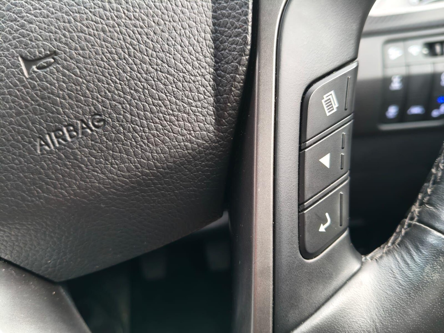 Used Hyundai Santa Fe 2016 for sale - 76701935: Photo 37