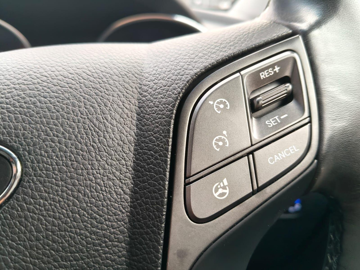 Used Hyundai Santa Fe 2016 for sale - 76701935: Photo 38