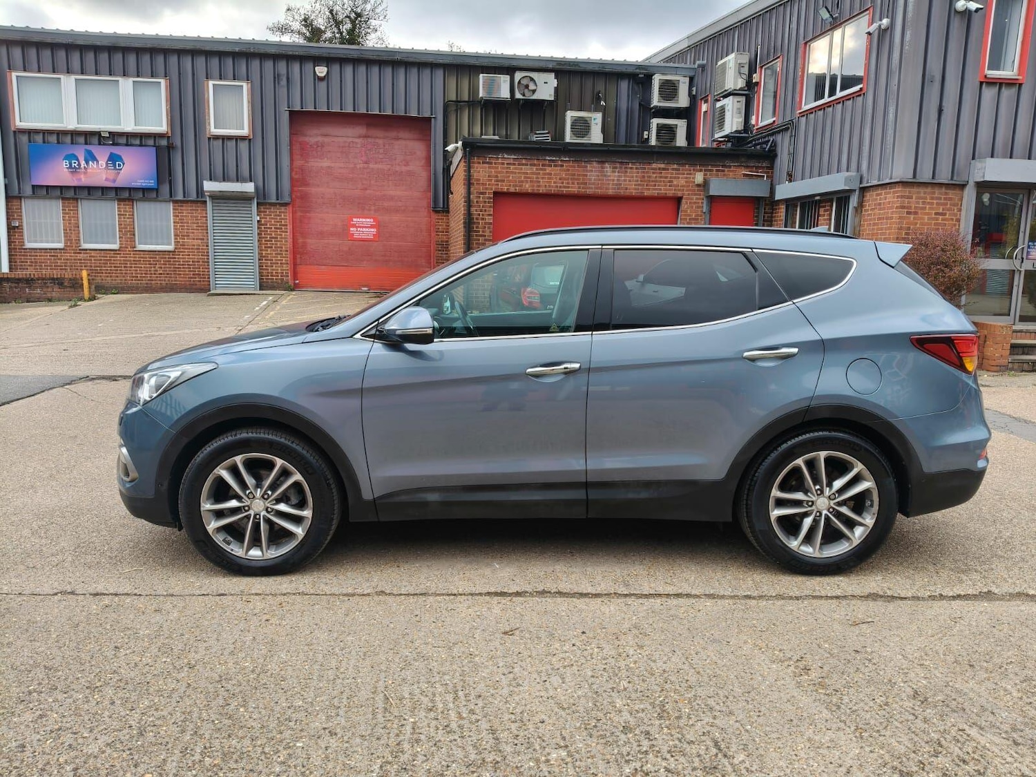 Used Hyundai Santa Fe 2016 for sale - 76701935: Photo 4