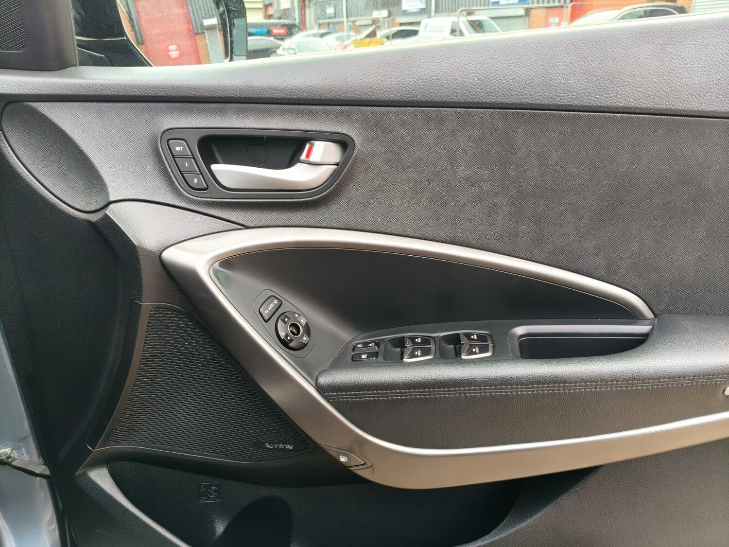 Used Hyundai Santa Fe 2016 for sale - 76701935: Photo 40