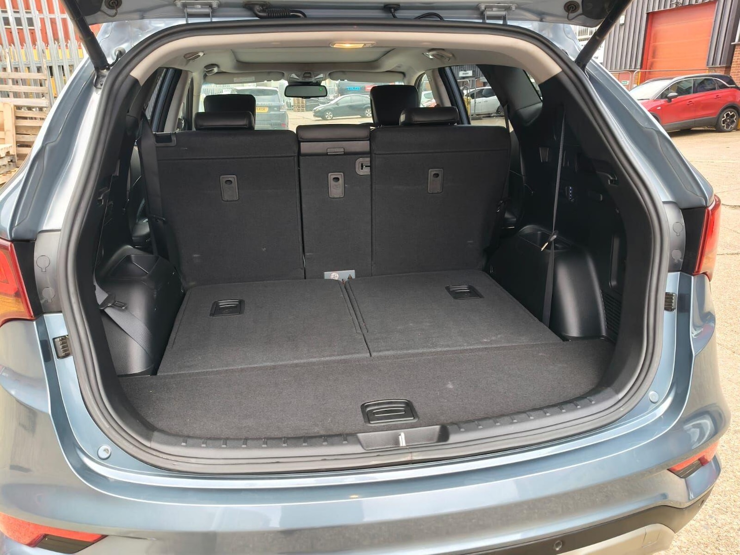 Used Hyundai Santa Fe 2016 for sale - 76701935: Photo 8