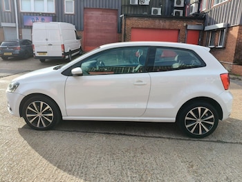 Used Volkswagen Polo 2015 for sale - 78348371: Photo
