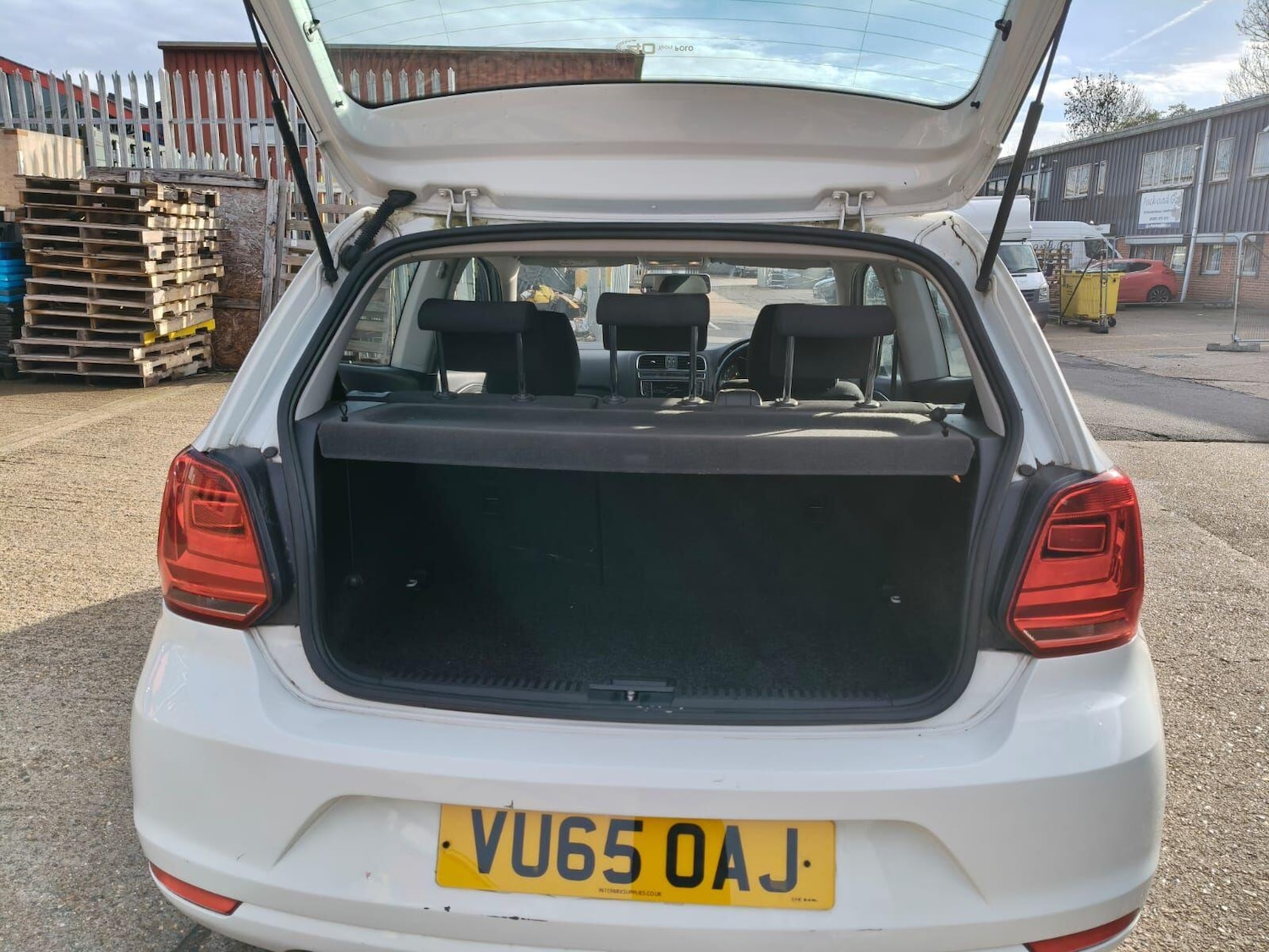 Used Volkswagen Polo 2015 for sale - 76645667: Photo 7