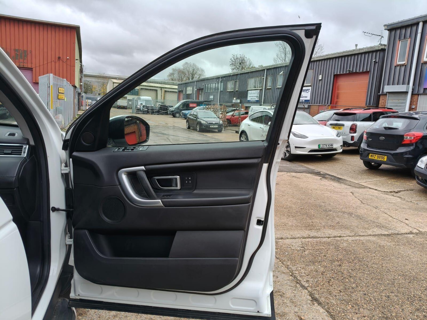 Used Land Rover Discovery Sport 2015 for sale - 76592585: Photo 26