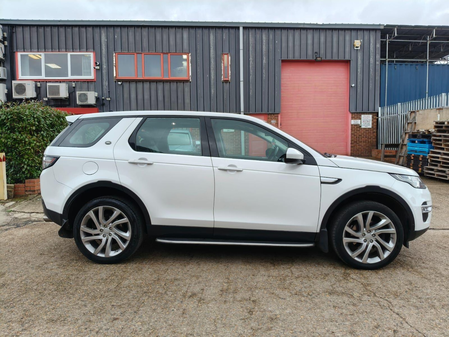 Used Land Rover Discovery Sport 2015 for sale - 76592585: Photo 9