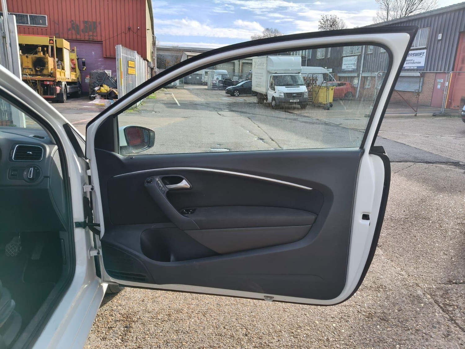 Used Volkswagen Polo 2015 for sale - 76887004: Photo 20